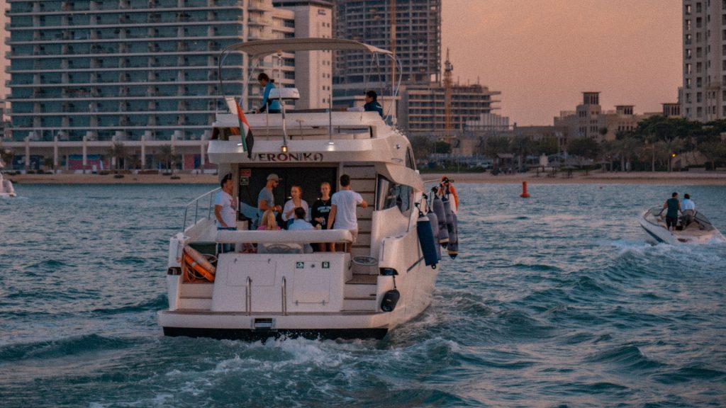 THE BEST EXCURSIONS AND TOURS AVAILABLE IN DUBAI ABOARD YACHTS